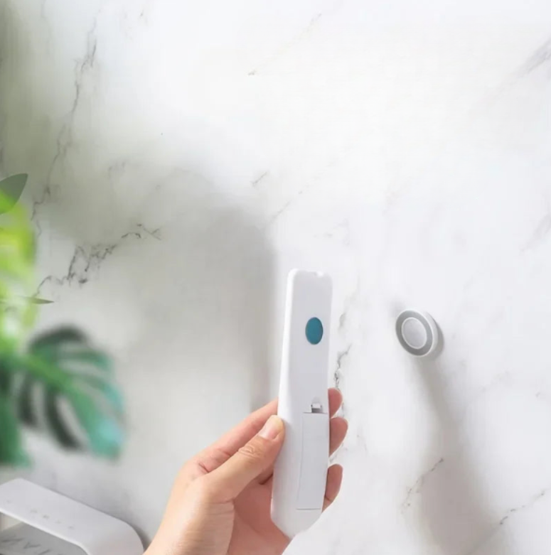 Magnetyczny uchwyt na pilot – montaż bez wiercenia, organizer ścienny z PP